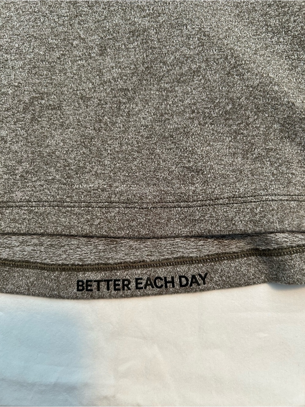 lululemon 🍋 license to train heathered army green classic fit shirt size 6 - Picture 4 of 11